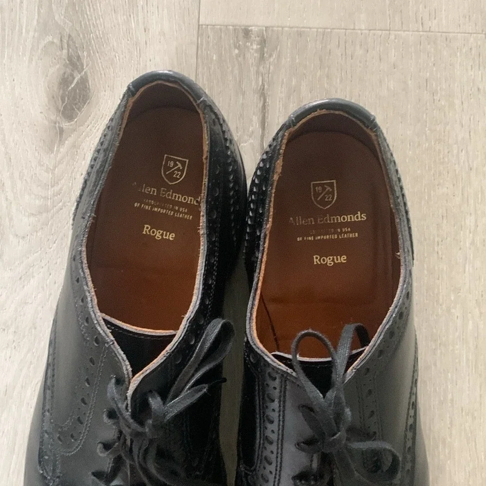 Allen Edmonds Black Rogue Oxfords‎